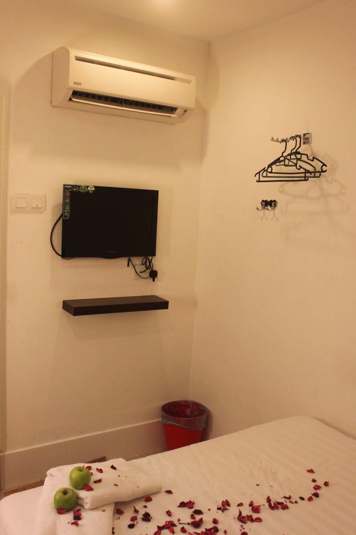 Apple 1 Hotel Budget Gelugor Extérieur photo